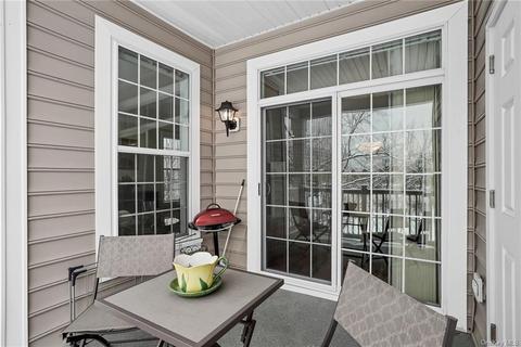 524 Regency Dr, Fishkill, NY 12524 photo 1