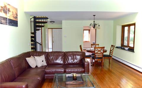 102 Eagle Bay Dr, Ossining, NY 10562 photo 1