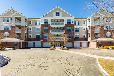 446 Regency Dr, Fishkill, NY 12524 photo 1