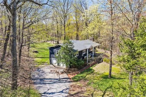 24 Edgewood Rd, New Castle, NY 10562 photo 1