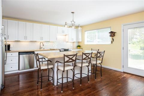 160 Beverly Rd, Mount Kisco, NY 10549 photo 1