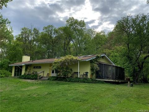 16 Dolfinger Pl, Fishkill, NY 12524 photo 1
