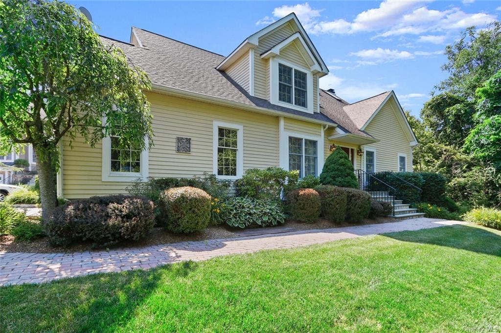 25 HOPKINS Ln  