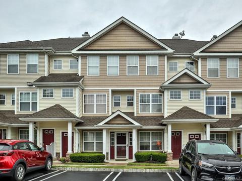 19 Putters Way #2, Wallkill, NY 10940 photo 1