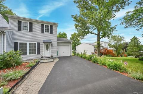 41 Larch Ct, Fishkill, NY 12524 photo 1