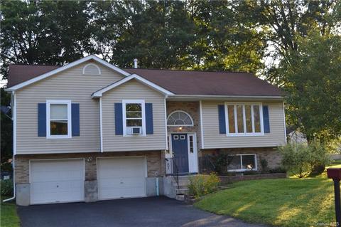 4 Stanford Ct, Walden, NY 12586 photo 1