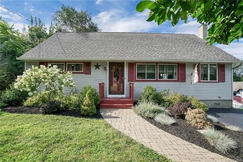 2 Donny Dr, Poughkeepsie, NY 12590 photo 1