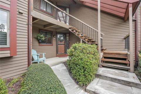 301 Eagle Bay Dr, Ossining, NY 10562 photo 1