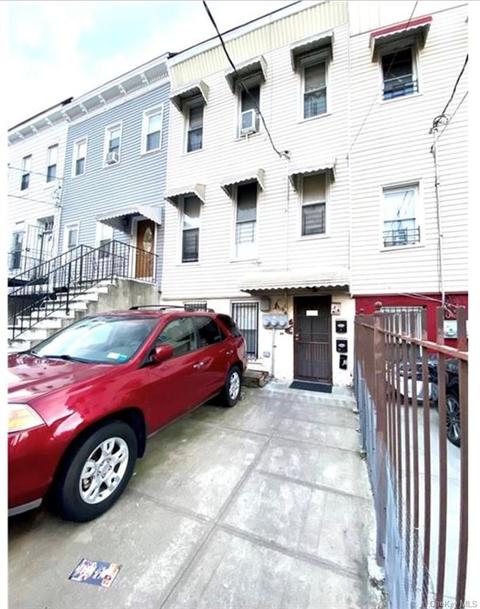 464 E 185th St, Bronx, NY 10458 photo 1