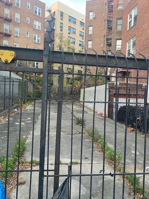 293 E 207th St, Bronx, NY 10467 photo 1