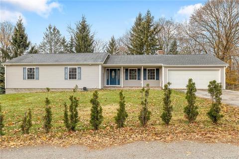 18 Van Siclen Dr, Poughkeepsie, NY 12601 photo 1