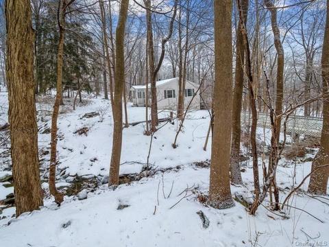16 Calico Ln, Highland Mills, NY 10930 photo 1