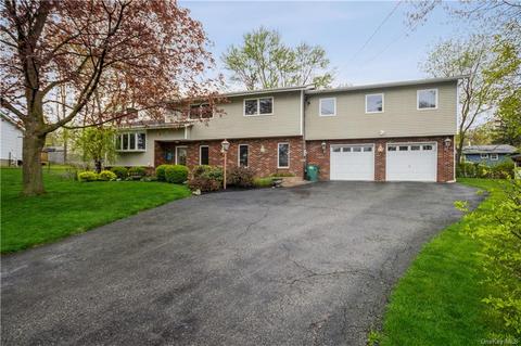 272 Cabot Ct, Fishkill, NY 12524 photo 1