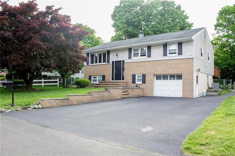 34 Sengstacken Dr, Stony Point, NY 10980 photo 1