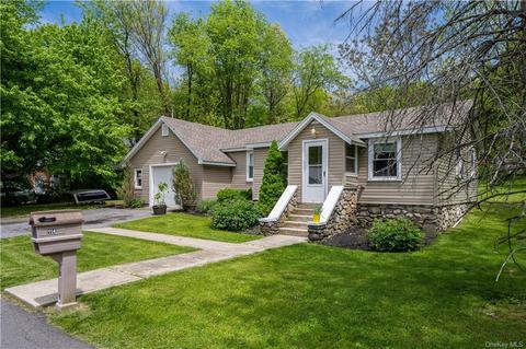 114 Hickory Ave, New Windsor, NY 12553 photo 1