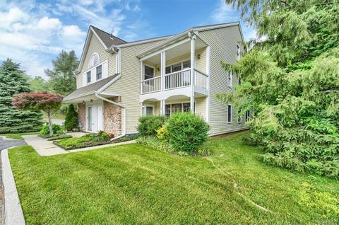 2 Spruce Ridge Dr, Fishkill, NY 12524 photo 1