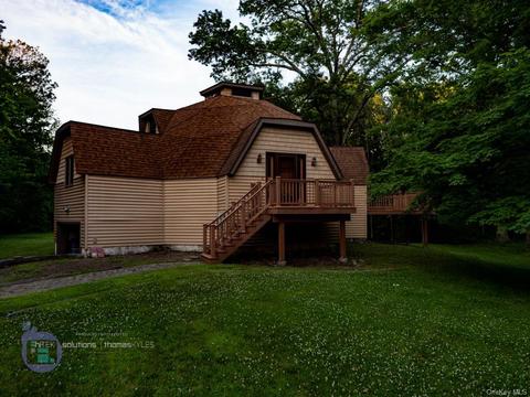 2 Ene Rd, Modena, NY 12548 photo 1