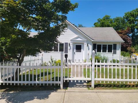958 Mckinley St, Peekskill, NY 10566 photo 1