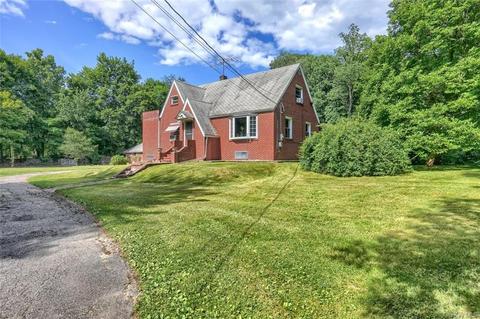 231 Quaker St, Wallkill, NY 12589 photo 1