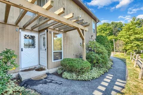 1 Brooke Hollow Ln, Peekskill, NY 10566 photo 1
