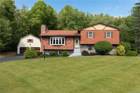 25 Flintrock Rd, Wappinger, NY 12524 photo 1