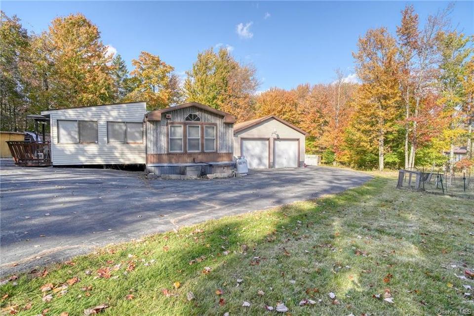 695 Budd Rd, Woodbourne, NY 12788 Movoto