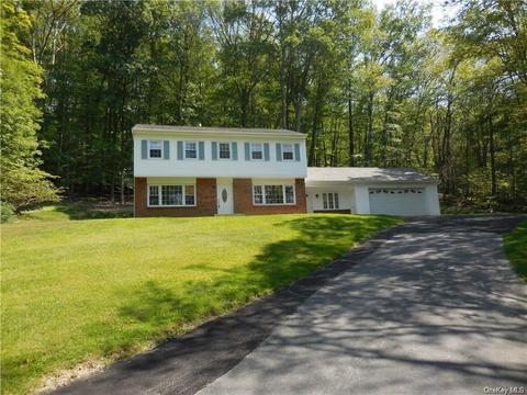 2 Oak Tree Dr, Cornwall, NY 12518 photo 1