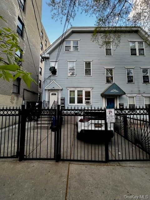 285 E 201st St, Bronx, NY 10458 photo 1