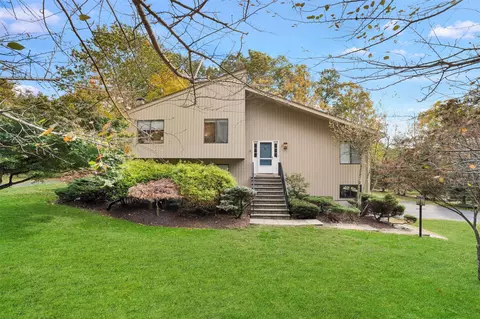 33 Cross Rd, Cortlandt, NY 10567