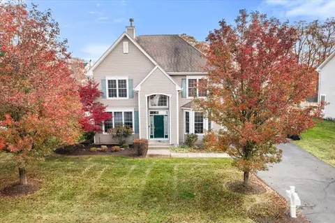 1 Gladstone Ct, Woodbury, NY 10930