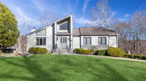 586 Wood Rd, Mahopac, NY 10541