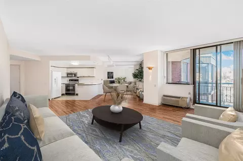 50 E Hartsdale Ave #8I, Greenburgh, NY 10530