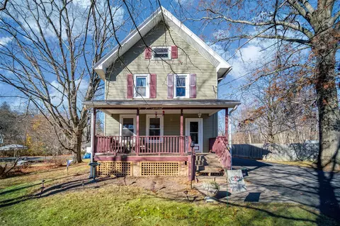 4 Lark St, Washingtonville, NY 10992