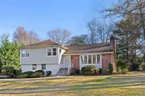 19 Birchwood Ln, Greenburgh, NY 10530