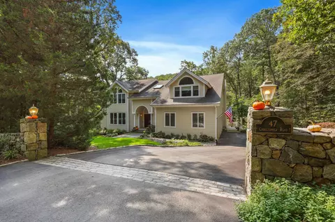 47 Christopher Rd, Mount Kisco, NY 10549