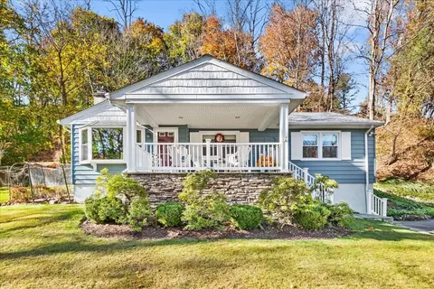99 Truesdale Dr, Cortlandt, NY 10520