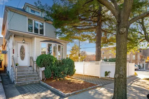 10761074 Rhinelander Ave, New York, NY 10461
