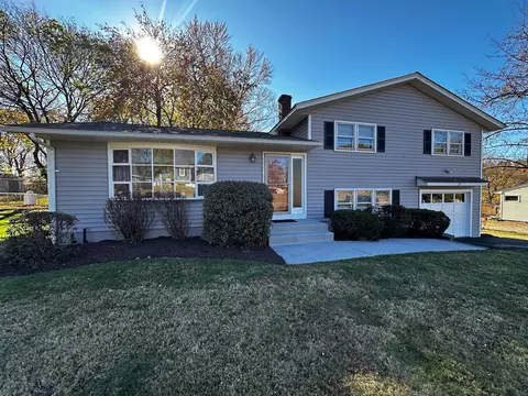 24 Overlook Dr, Newburgh, NY 12550