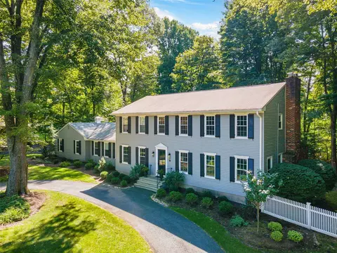 1 Brentwood Dr, Ramapo, NY 10901