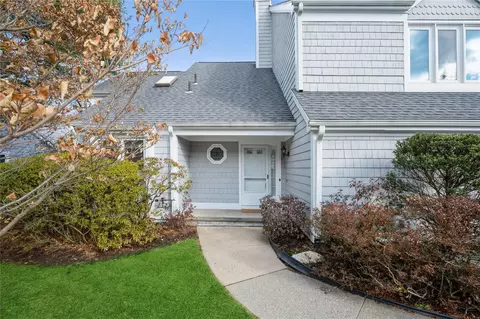 12 Pond Ln, Greenburgh, NY 10706