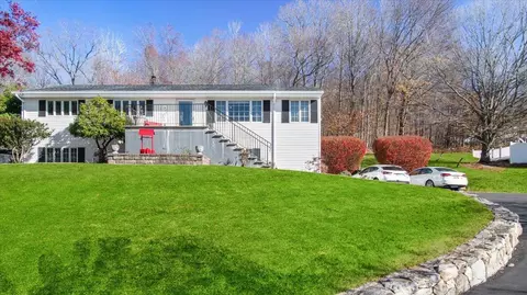 43 Lakeview Rd, Carmel, NY 10512