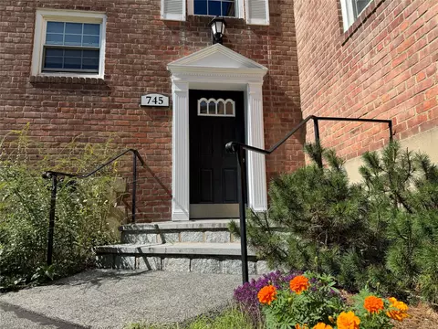 745 N Broadway #1A, Greenburgh, NY 10706