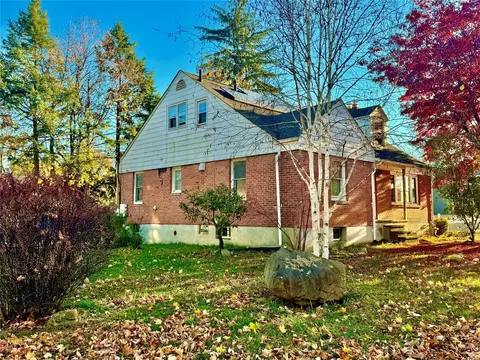 4 Cherry St, Wallkill, NY 10940