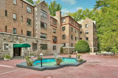 915 Wynnewood Rd #C2, Pelham, NY 10803