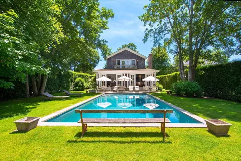 97 Pelletreau St, Southampton, NY 11968