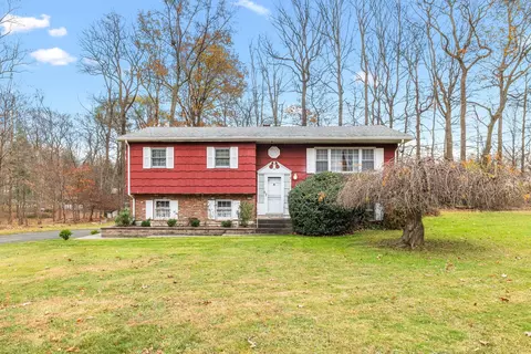 93 Aleanne Ter, Clarkstown, NY 10954