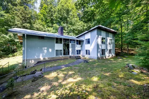 99 Mount Airy Rd S, Cortlandt, NY 10520