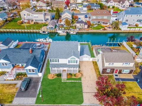 17 Cape Rd, Babylon, NY 11701