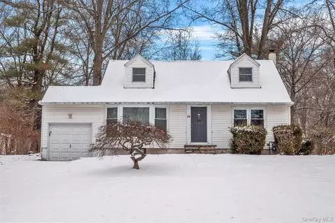 19 Derfuss Ln, Orangetown, NY 10913