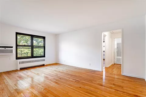 1 Terrace Cir #3G, North Hempstead, NY 11021
